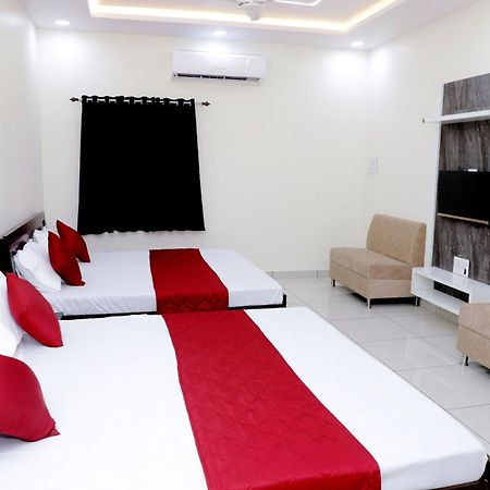 Hotel Jag Laxmi Palace Prime Location Main Road Near Mahakal Temple And Railway Station Ujjain Exterior photo