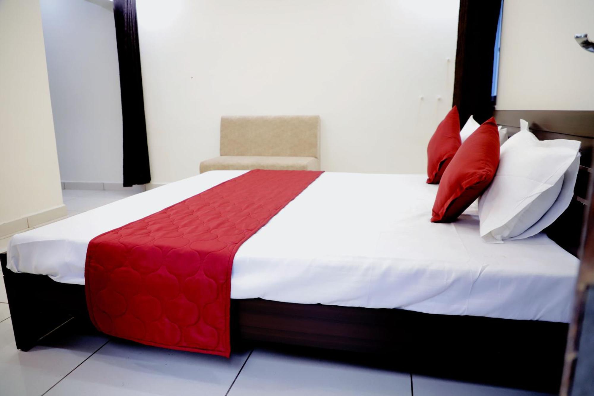 Hotel Jag Laxmi Palace Prime Location Main Road Near Mahakal Temple And Railway Station Ujjain Exterior photo