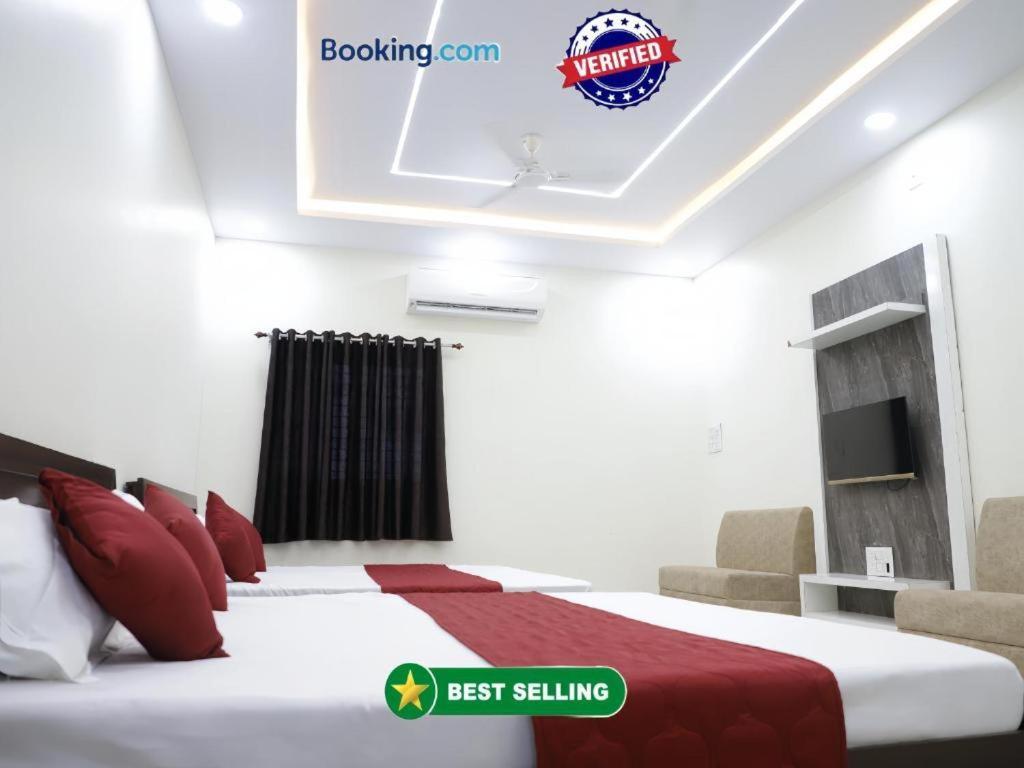 Hotel Jag Laxmi Palace Prime Location Main Road Near Mahakal Temple And Railway Station Ujjain Exterior photo